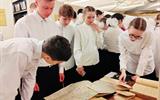 Учащиеся ознакамливаются с документами из фондов партизанских формирований 8