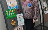 Выставка семейных фотографий и детских сочинений о маме «Тепло родительской души» 007