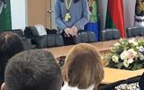 Научный сотрудник отдела использования документов и информации Ю.С.Веремейчик знакомит гостей архива с выставкой «Березинский заповедник:100 лет сохраняя будущее» 002