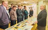 Студенты БГУ во время посещения хранилища фондов личного происхождения 10_на_сайт