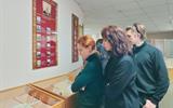 Студенты БГУ ознакамливаются с экспозицией выставки «Белорусский университет. Начало» 9_на_сайт