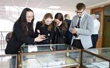 Сотрудники Министерства юстиции Республики Беларусь ознакамливаются с выставкой архивных документов 005