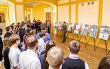 Замдиректора НАРБ С.В.Кулинок представляет выставку «Память нужна живым!» 8