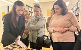 Заведующий отделом О.Ю.Юркевич представляет гостям документы партизанских формирований 6_на_сайт_на_сайт