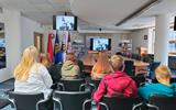 Учащиеся во время просмотра документального фильма 4_на_сайт