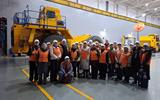 Коллектив НАРБ в сборочном цеху завода «БелАЗ» 002